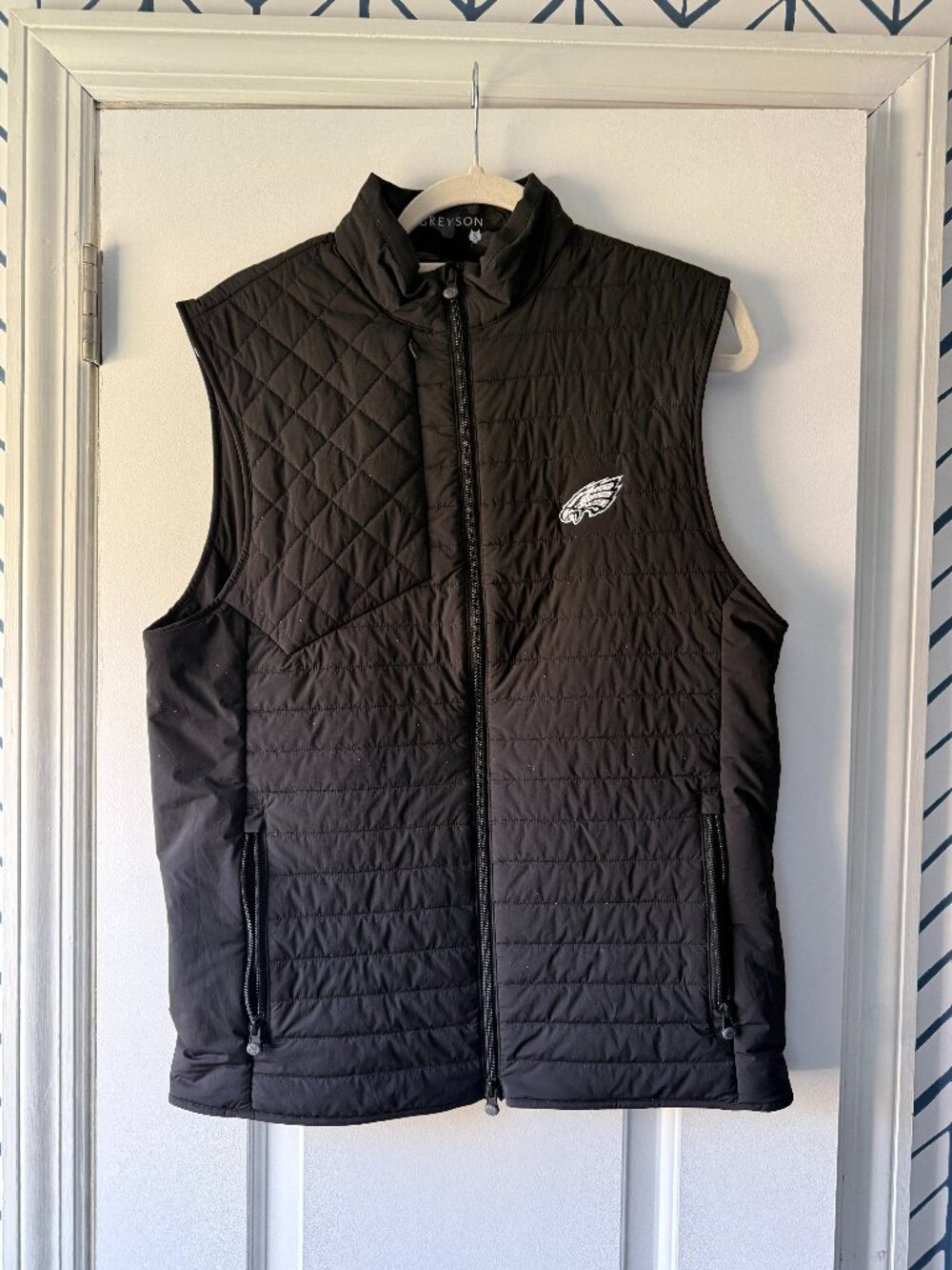 NWT Greyson Yukon Ultralight Hybrid Philadelphia Eagles Vest - Size S - Black